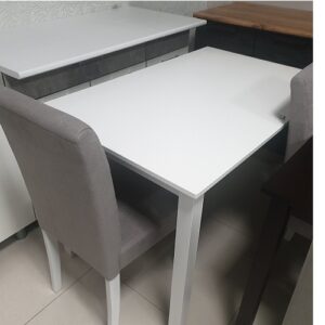 Стол со стульями в Калининграде